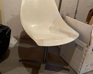 Nice simple MCM chair 