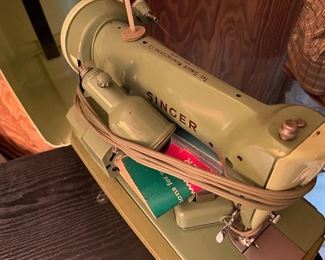 Singer sewing machine and vintage sewing kit 