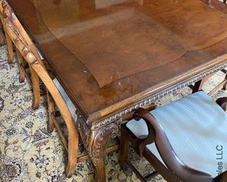 Dining room table with 3 leaves