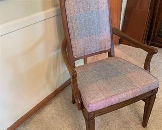 Dining Room Table 4 regular chairs, 2 captains chairs, table pads…..all in excellent condition