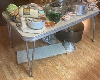 Another vintage table with five chairs that are outside