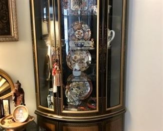 Lighted corner display cabinet