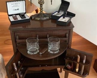 CIGAR/PIPE CABINET , CIGARS, LIGHTERS 