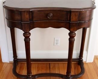 Traditional Accent/Entry Table