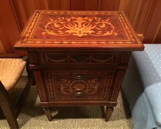 Small chest of drawers.