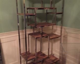 Etagere.