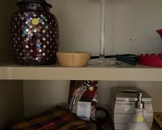 Decorative accessories.