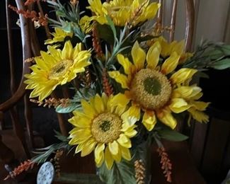 Decorative accessories.