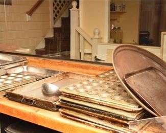 Group Lot Of Baking Pans