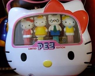 Pez large and small figuries