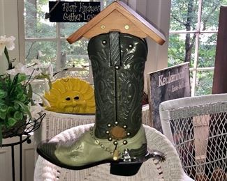 Cowboy boot birdhouses