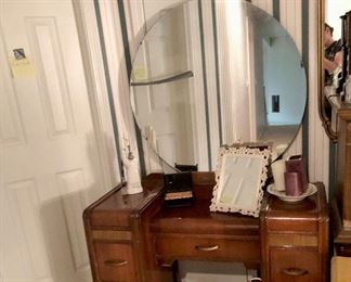 Antique vanity with mirror
