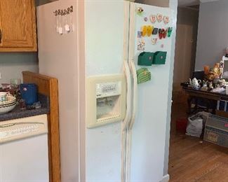 Refrigerator, USA Smiley Pig and Hull 967 Little Red Riding Hood