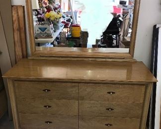 Kroehler Mid Century Dresser/Mirror and Headboard/Footboard & Rails