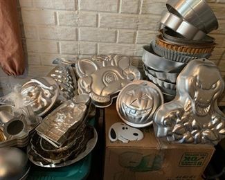 Let’s Bake a cake!  All kind of pans!  
Big & Little!