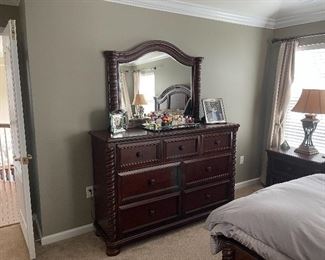 King size bedroom set Dresser/Mirror 