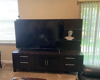 Entertainment center/TV Stand 