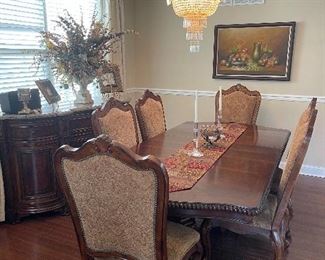 Beautiful dining room table includes 8 matching chairs.. Excellent condition 