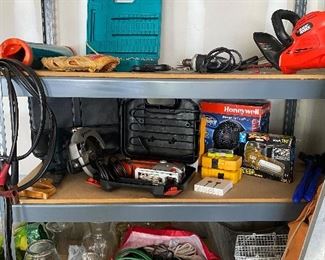 Assorted electric tools 