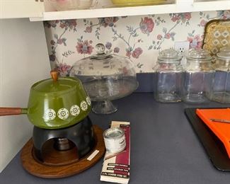 Complete fondue set - Its making a come back
