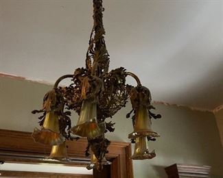 Quezal art glass shades ART GLASS SHADES AND CHANDELIER BEING SOLD VIA ONLINE AUCTION. DETAILS IN THE SALE INFO SECTION.