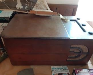 1950s table top radio / turntable