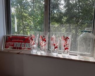 1980s Detroit Red Wings Arby's collector glasses tumblers