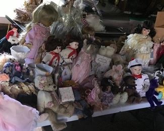 Vintage collection of dolls 