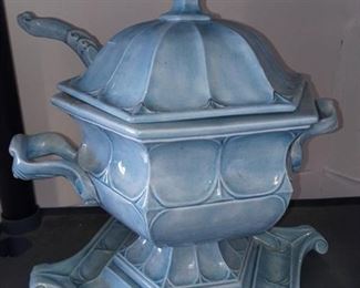 Vintage Duncan Enterprises 1976 Blue Soup Tureen with 8 Bowls