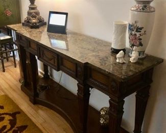 Console & side tables 