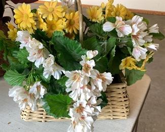 Lots of pretty arrangements of flowers.