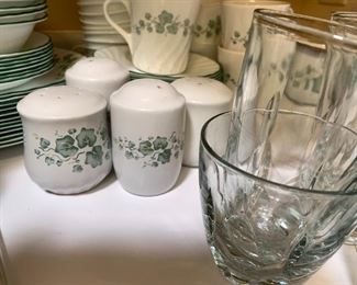 More Corelle accessories.