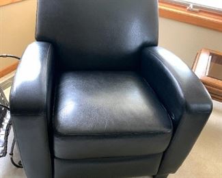 Classic style "leather" chair, solid, no flaws.