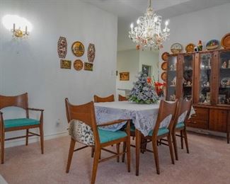 Lenoir Chair Co and Broyhill Premiere Saga dining room group