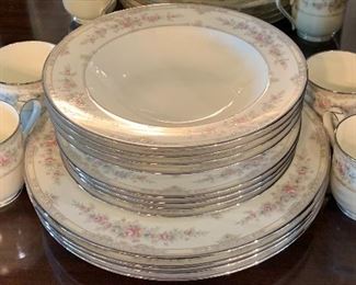 Noritake Bone China Shenandoah 8 Place Settings in Mint Condition