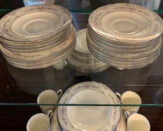 Noritake Bone China Shenandoah 8 Place Settings in Mint Condition