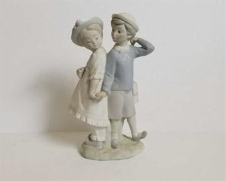Lladro boy & girl figurine