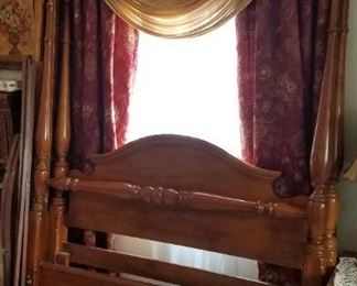 Nice poster bed withh canopy frane
