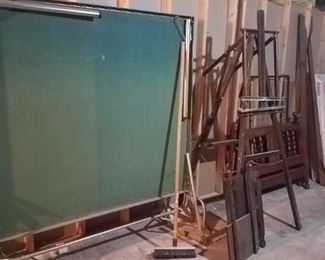 Pingpong table, Artist easel