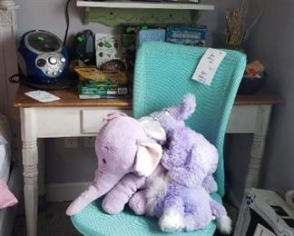 Writing desk, cool chair