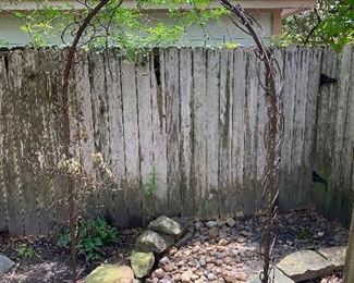 Metal yard art trellis