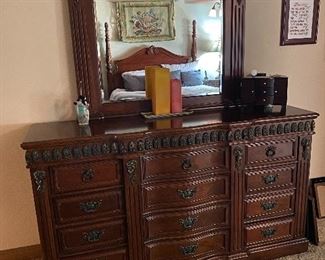 12 drawer dressor w/mirror
▪︎purchased @ Dillards