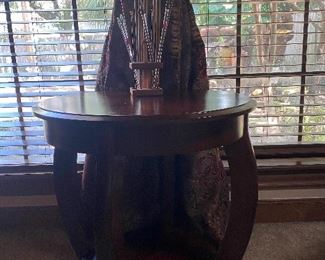 Round end/side table - solid wood
▪︎purchased @ Dillards