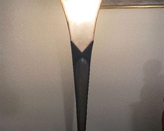 Trumpet top lamp w/wrought iron