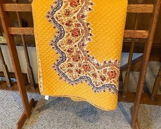 Quilt and quilt/blanket stand