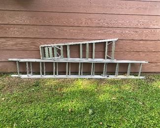 Extendable aluminum ladders