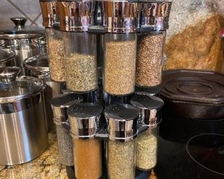 Spice rack w/spices