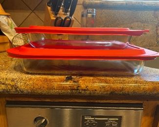 Glass casserole dishes w/lids