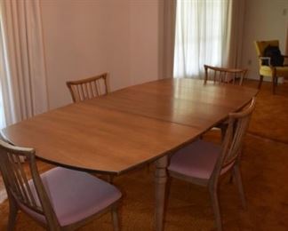 Lammert Furniture Company Mid Century Modern Dining Table and 4 Chairs - Includes: 2 Leaves and Padding