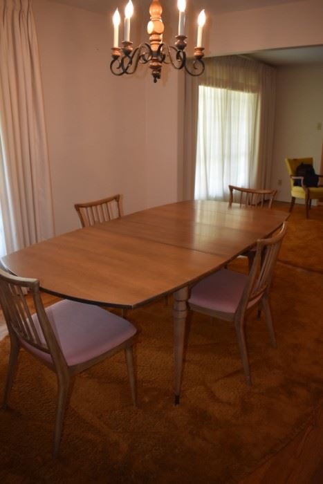 Lammert Furniture Company Mid Century Modern Dining Table and 4 Chairs - Includes: 2 Leaves and Padding